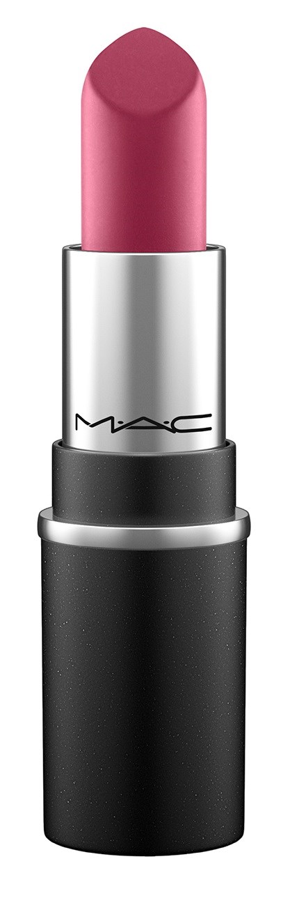 Läppstift i rosa med ett silver- och svart hölje. Märket MAC syns på den silverfärgade delen.