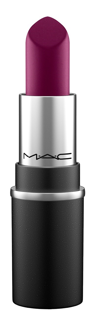 Ett lila läppstift i ett silver- och svartrör från MAC Cosmetics.