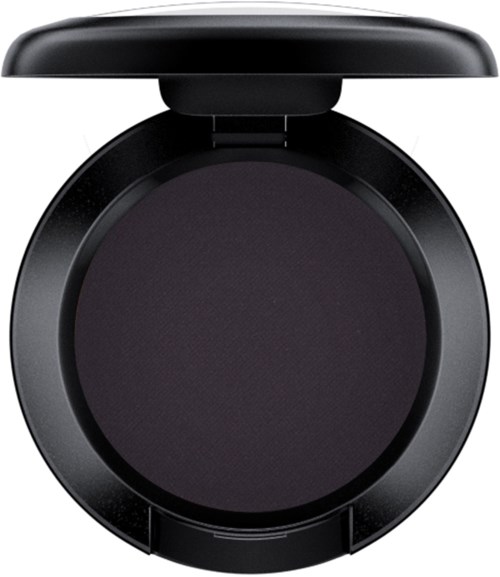 Ein schwarzer runder Kompakt mit Deckel, geöffnet, um dunklen Puder zu zeigen, wahrscheinlich Make-up.