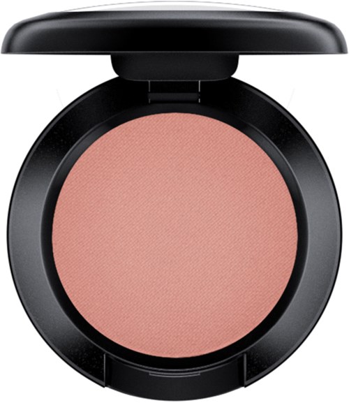 Ein runder Rouge in einem schwarzen Kompakt mit Deckel. Der Rouge ist pink und matt.