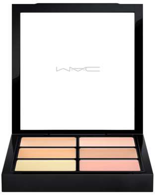 En makeup-palette med forskellige nuancer af blush, øjenskygge og highlighter i en sort æske.