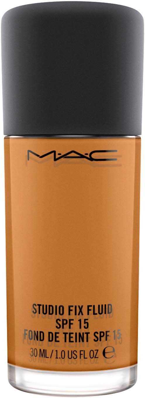 En flaske MAC Studio Fix Fluid med SPF 15 i tan farve, sort låg, og hvid tekst på etiketten.