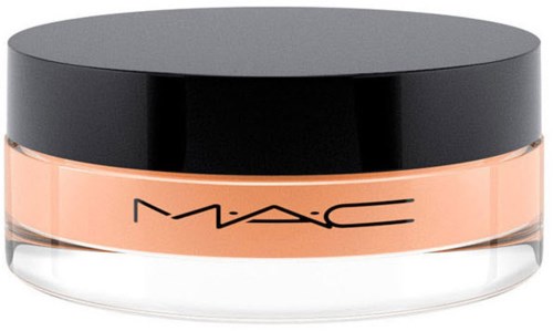 Een ronde container met MAC cosmeticaproduct met zwarte deksel en perzikkleurige body.