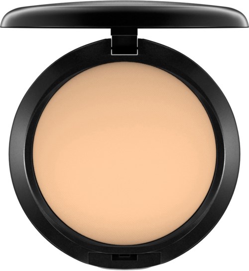 En liten boks med beige pulver, sannsynligvis pressed powder eller foundation.