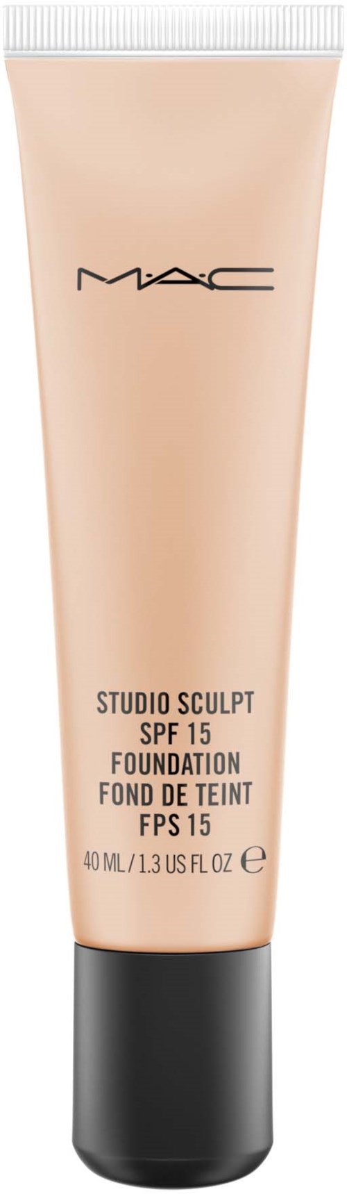 En beige tube med sort låg, mærket MAC Studio Sculpt SPF 15 Foundation, 40 ml.