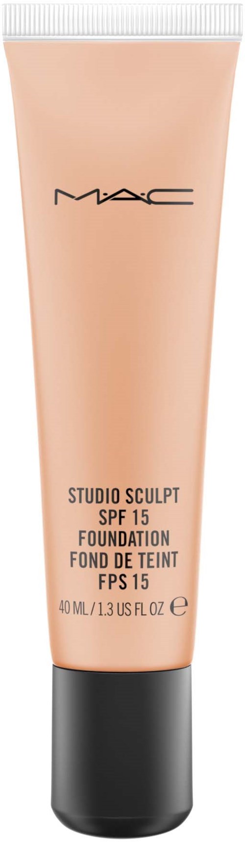En tube med MAC Studio Sculpt SPF 15 Foundation, lys beige farve, med sort låg, 40 ml.