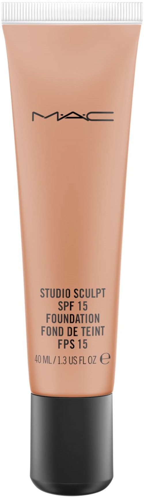 En tube med MAC Studio Sculpt SPF 15 foundation i beige farve med sort låg.