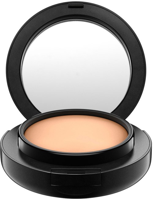 Ein runder Make-up-Behälter mit Spiegel und beigem Puder.