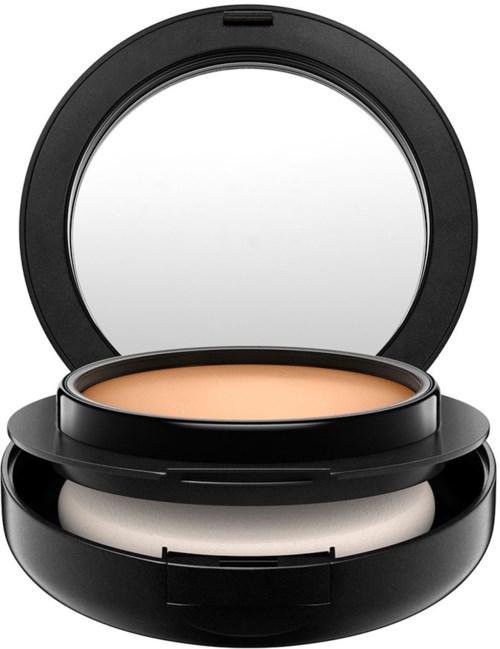Ein schwarzer runder Make-up-Deckel mit geöffnetem Spiegel, der gepressten Puder enthält.