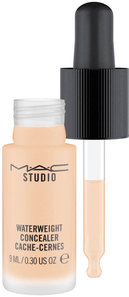 En flaska MAC Studio Waterweight Concealer med en svampapplikator på toppen.