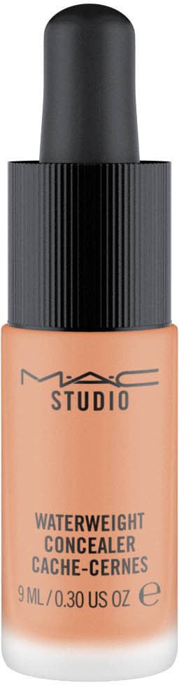 En flaska MAC Studio Waterweight Concealer med svart lock och ljus beige vätska inuti.