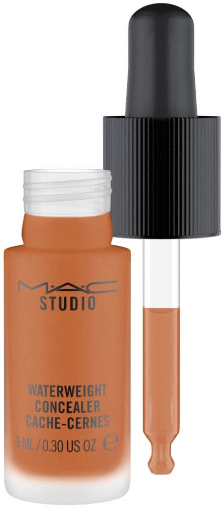 En flaska MAC Concealer med droppapplikator, märkt Waterweight Concealer, i en hudtonsfärg.