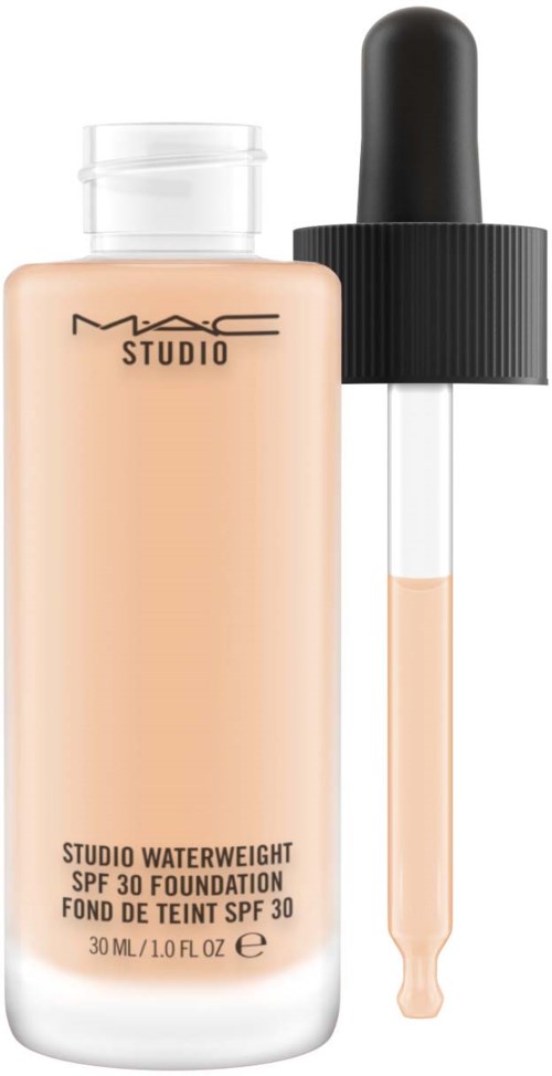 En fondatjonsflaske med pipette ved siden av, merket MAC Studio Waterweight SPF 30.