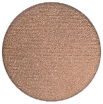 En cirkulär makeup-ögonskugga med skimmer, i en ljus, varm beige färg.