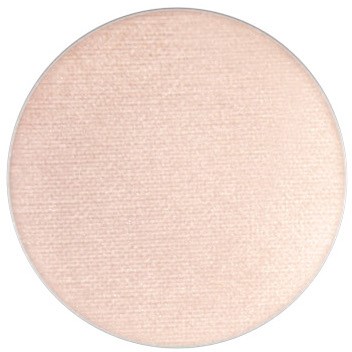 En lys, beige rund pudderkompakt, sannsynligvis for sminke, med en glatt teksturert overflate.
