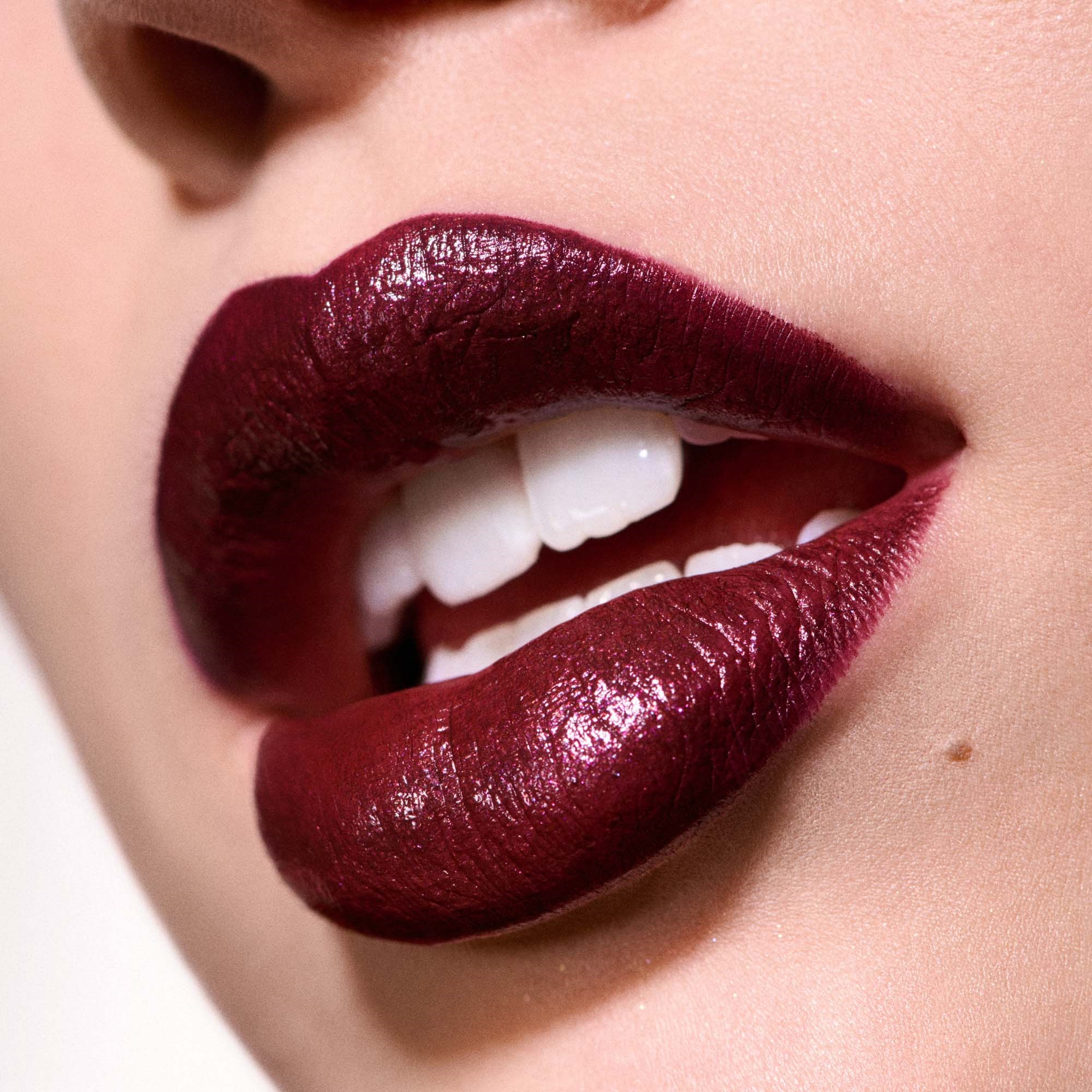 MAC Cosmetics Dazzlelips Crayon Grapeful (obrázok 3)