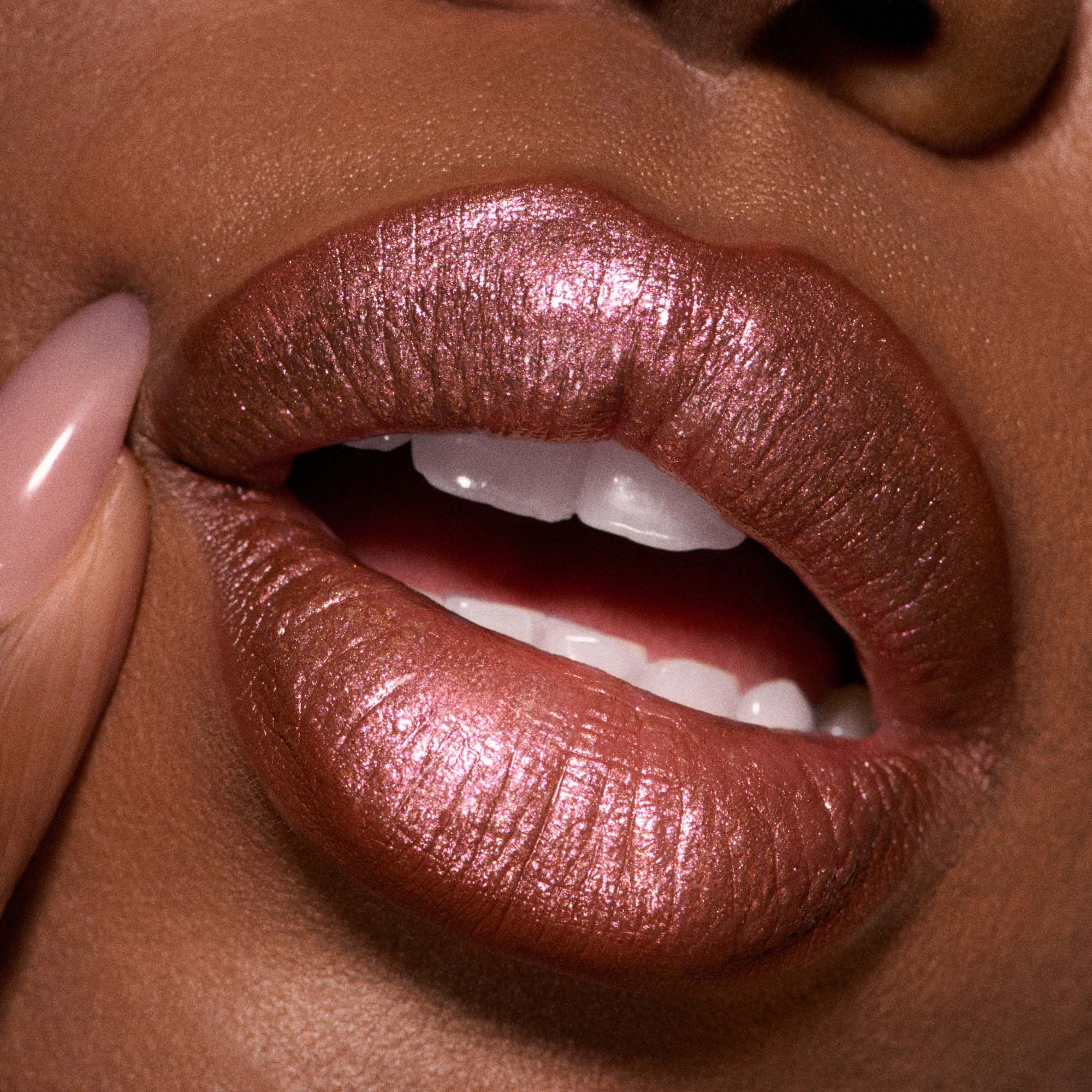 MAC Cosmetics Dazzlelips Crayon Lightning Bug (obrázok 5)