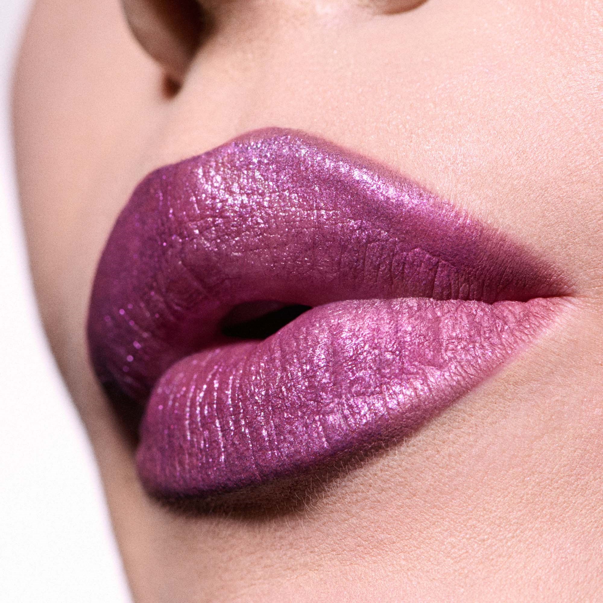 MAC Cosmetics Dazzlelips Crayon Lunar Violet (obrázok 3)