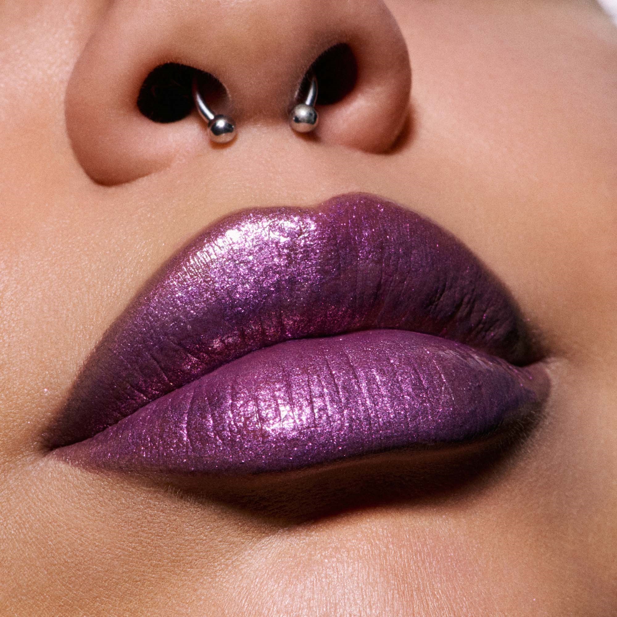 MAC Cosmetics Dazzlelips Crayon Lunar Violet (obrázok 4)