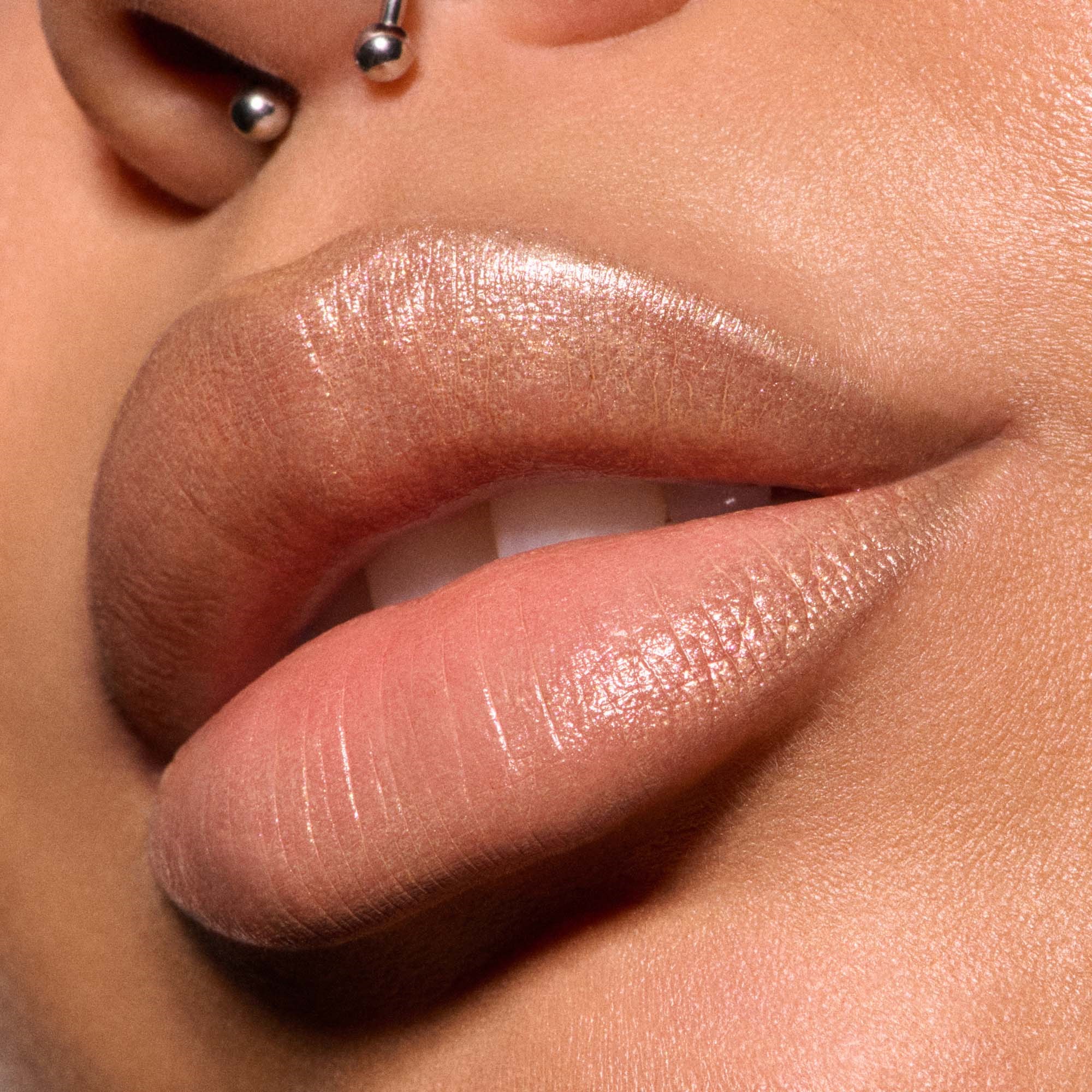 MAC Cosmetics Dazzlelips Crayon Moon Rocket (obrázok 4)