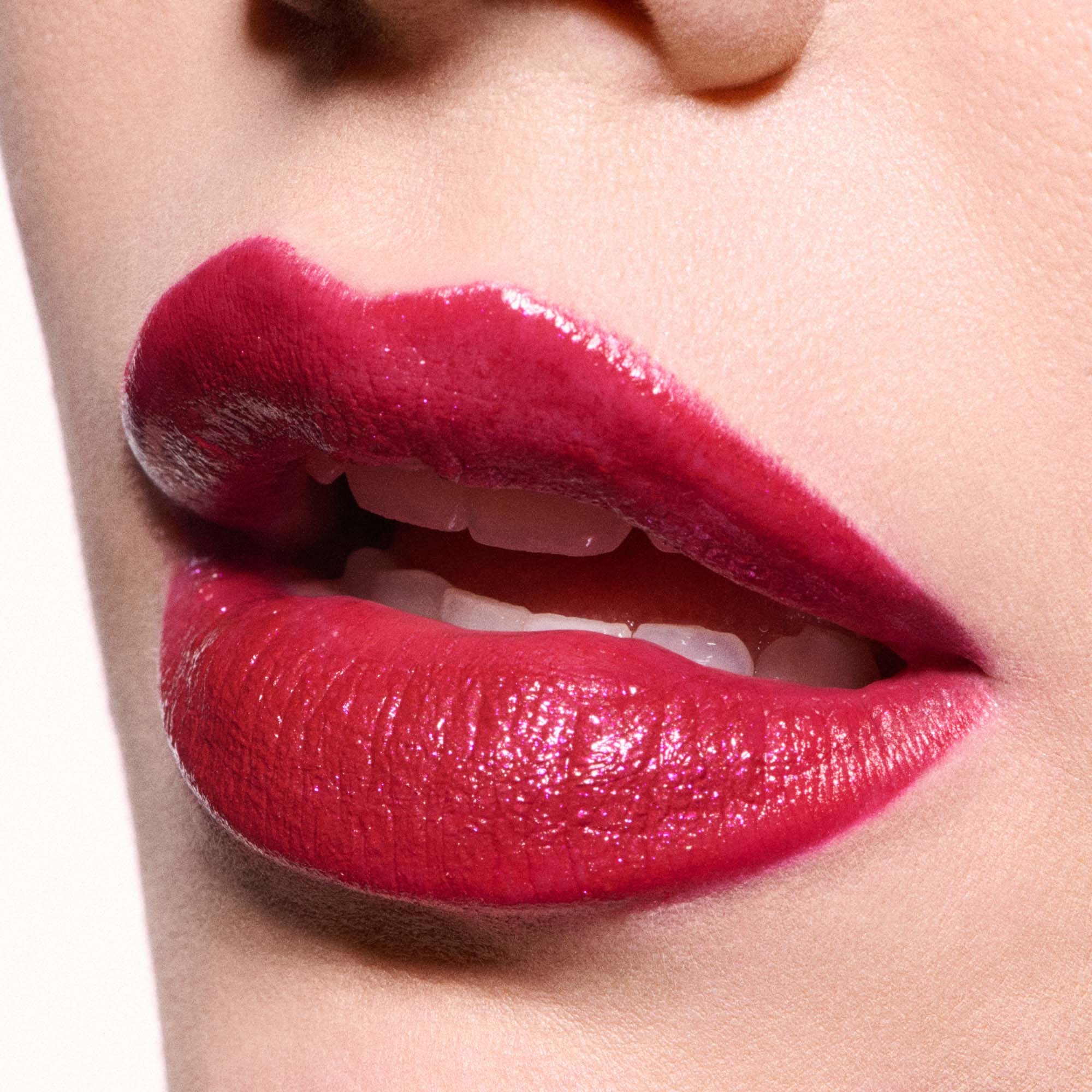 MAC Cosmetics Dazzlelips Crayon Red Halo (obrázok 3)