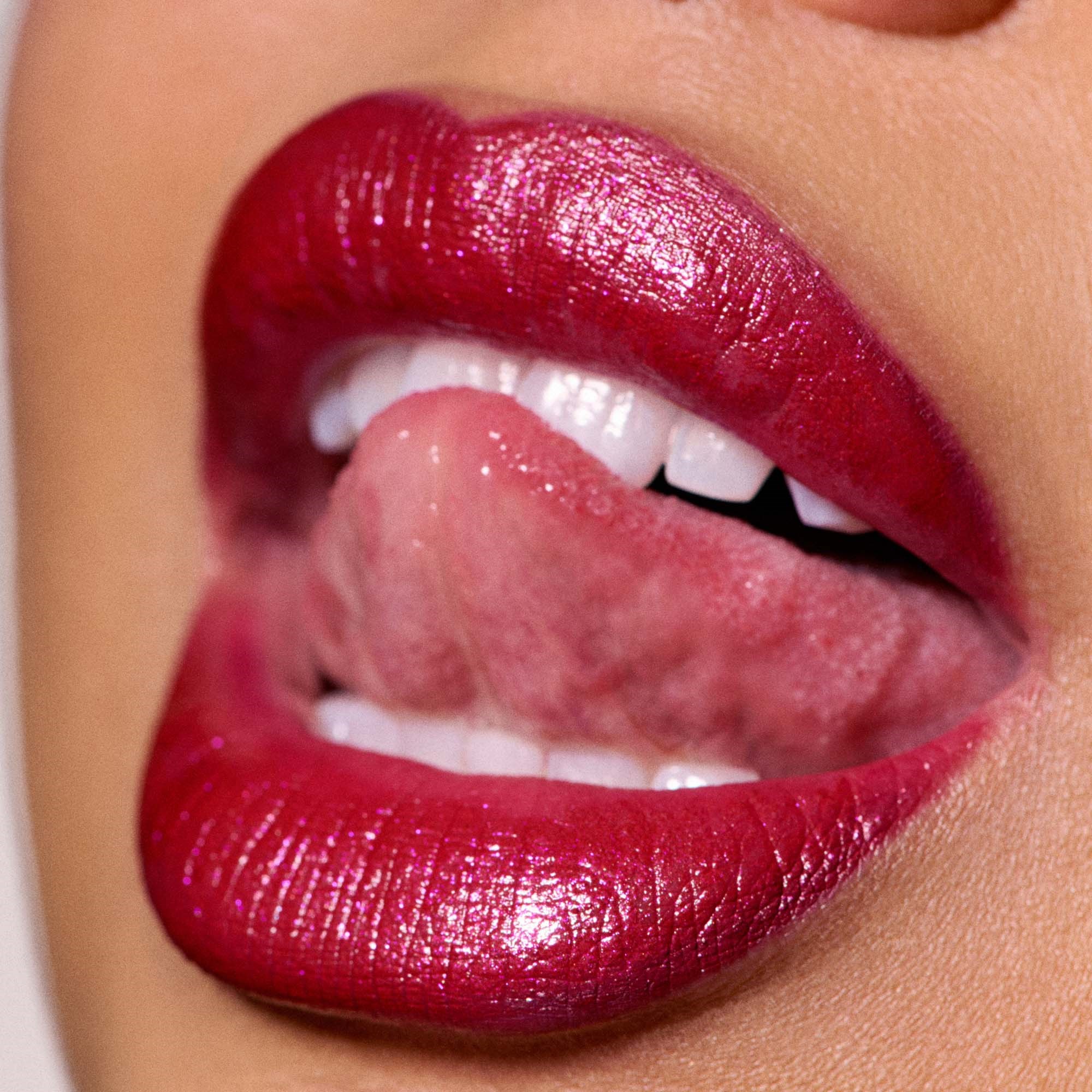 MAC Cosmetics Dazzlelips Crayon Red Halo (obrázok 4)