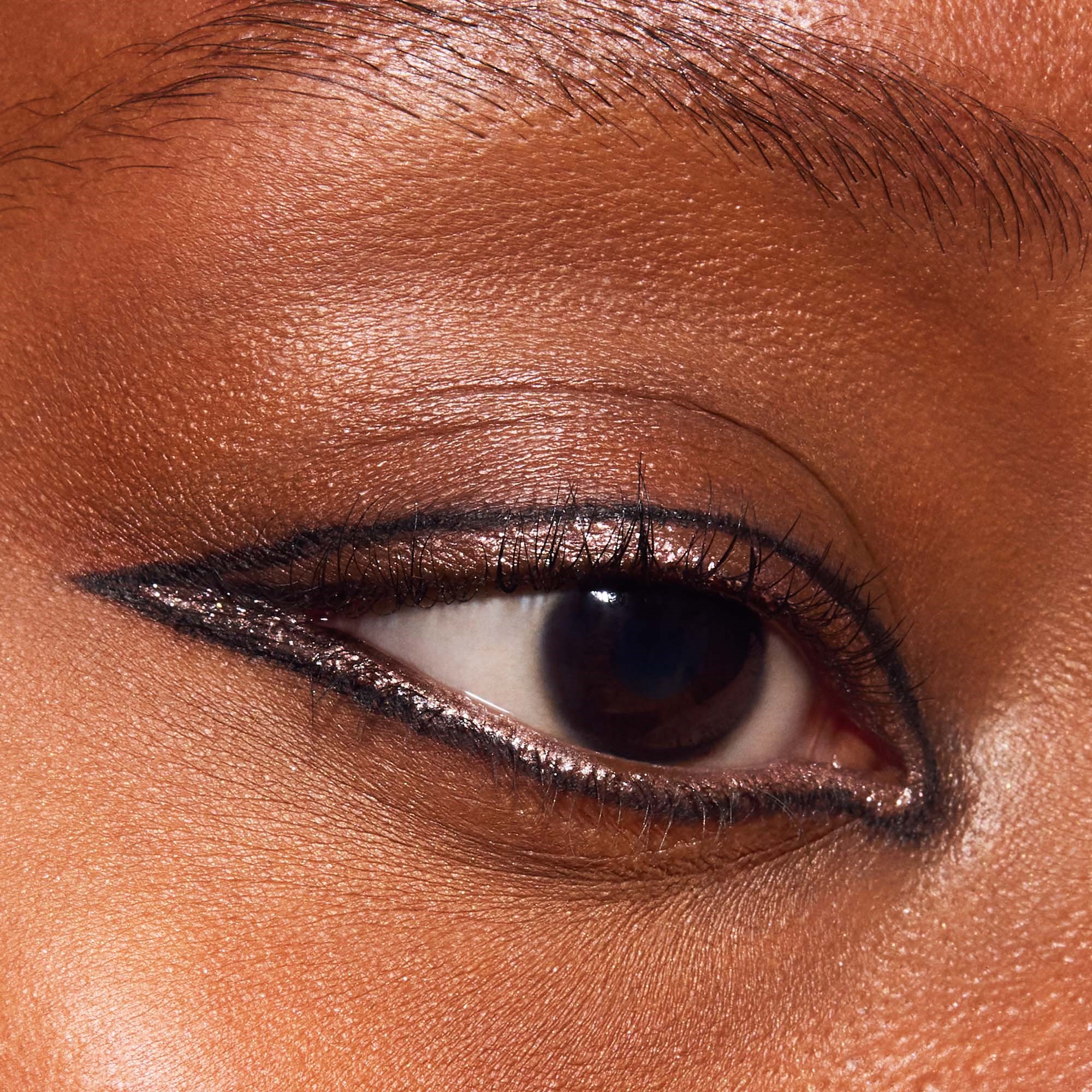 MAC Cosmetics Dazzleshadow Eye Shadow Stick Subliminal Spark (obrázok 4)