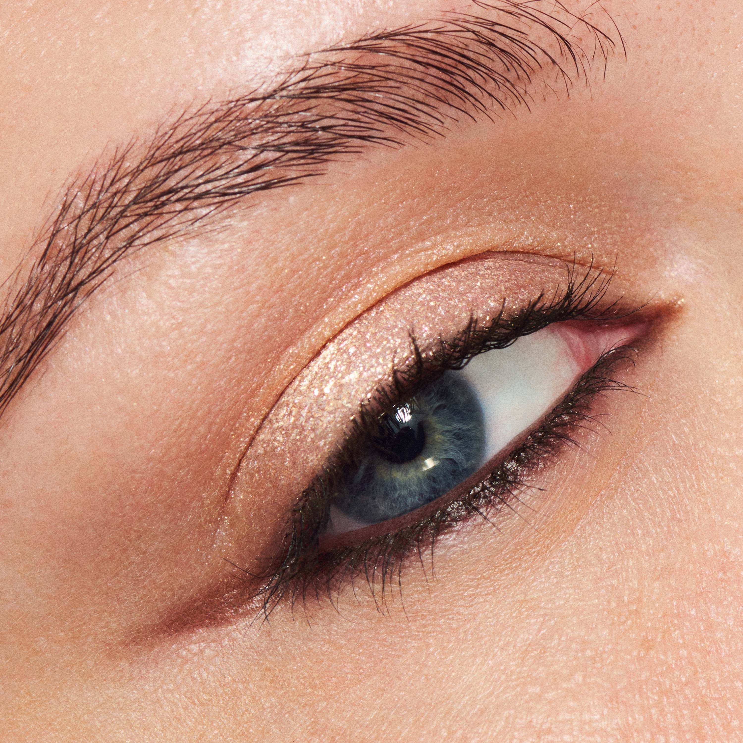 MAC Cosmetics Dazzleshadow Liquid Eye Shadow Everything Is Sunshine (obrázok 3)