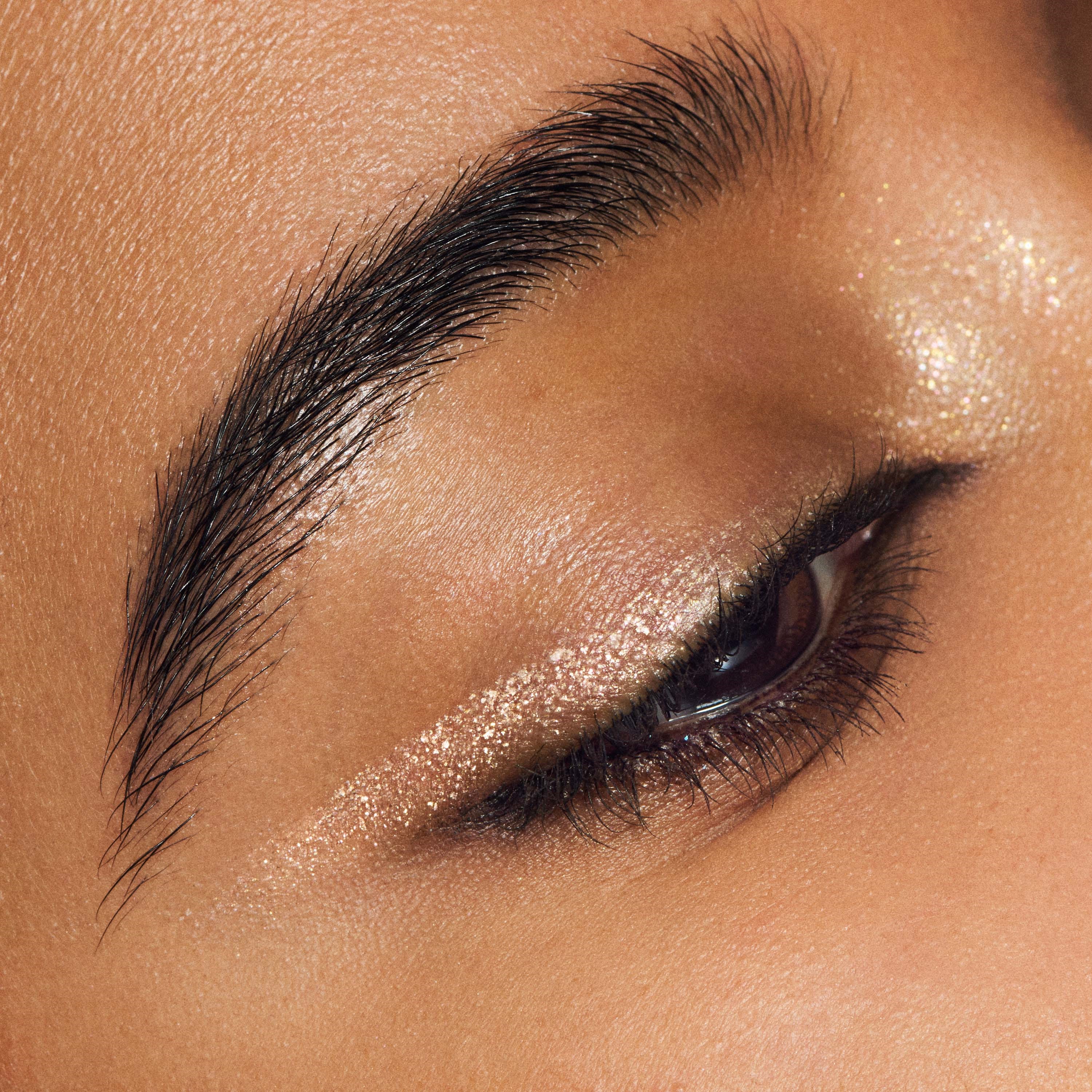 MAC Cosmetics Dazzleshadow Liquid Eye Shadow Everything Is Sunshine (obrázok 4)
