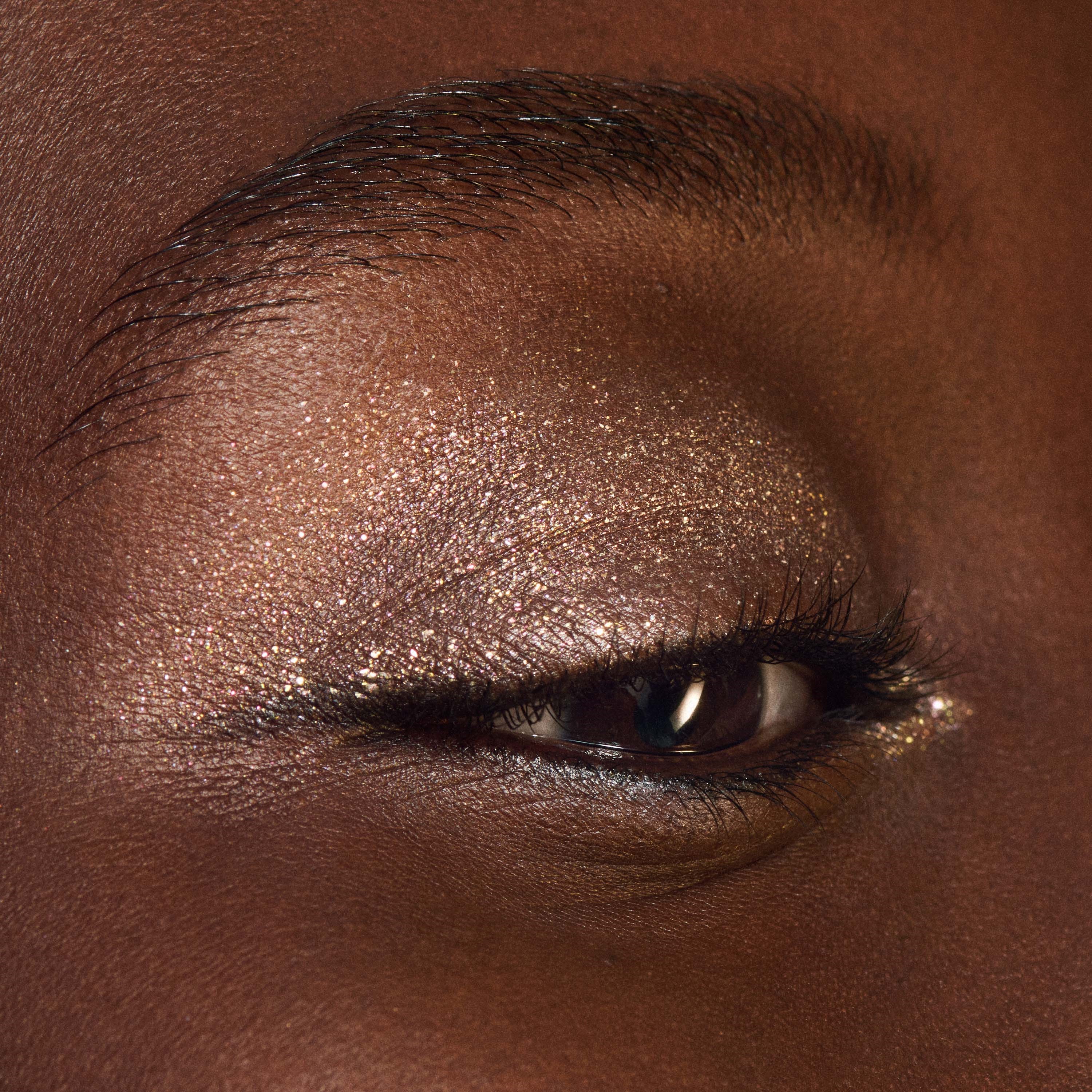 MAC Cosmetics Dazzleshadow Liquid Eye Shadow Everything Is Sunshine (obrázok 5)