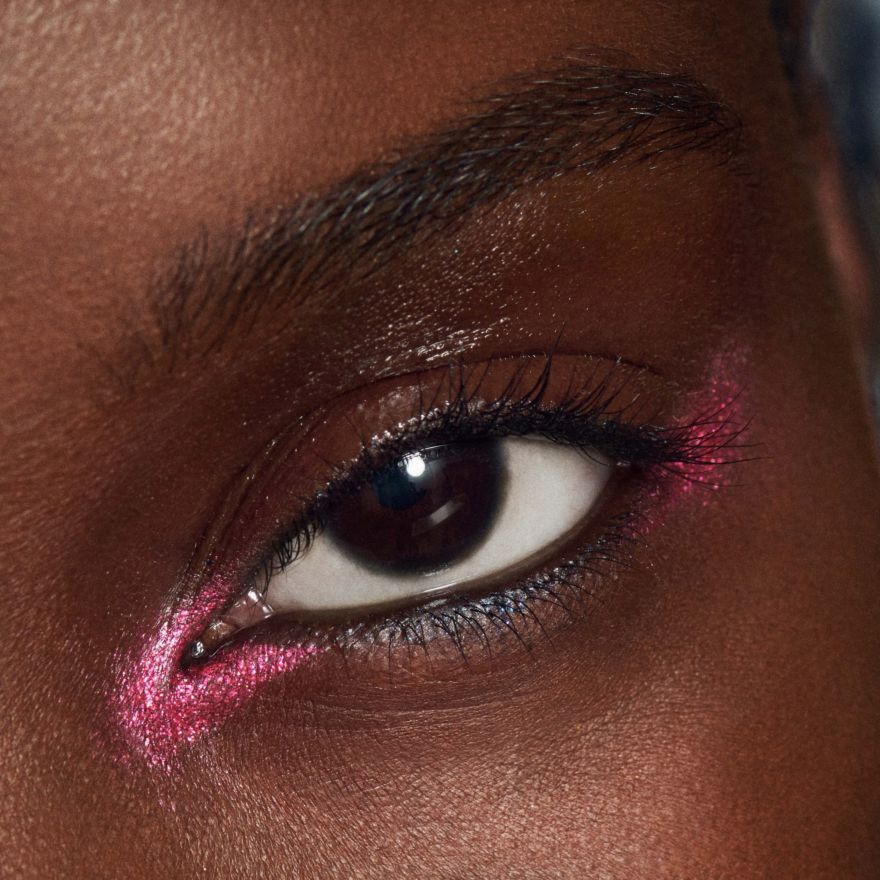 MAC Cosmetics Dazzleshadow Liquid Eye Shadow Fuchsia Future (obrázok 5)