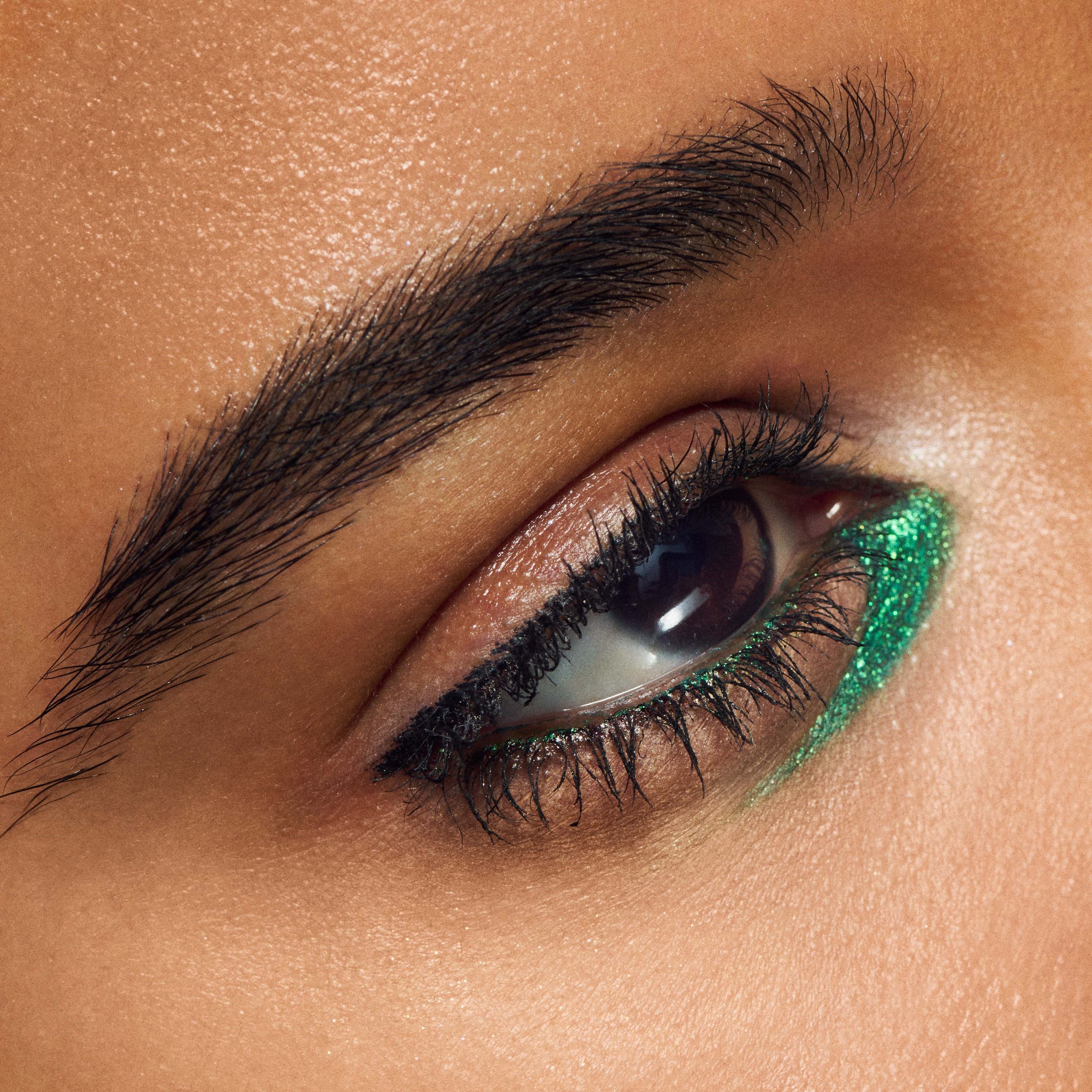 MAC Cosmetics Dazzleshadow Liquid Eye Shadow Telepathic Teal (obrázok 4)