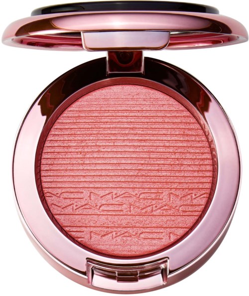 En rund rosa sminkboks med speil, inneholder rosa blush med horisontale linjer og tekst.