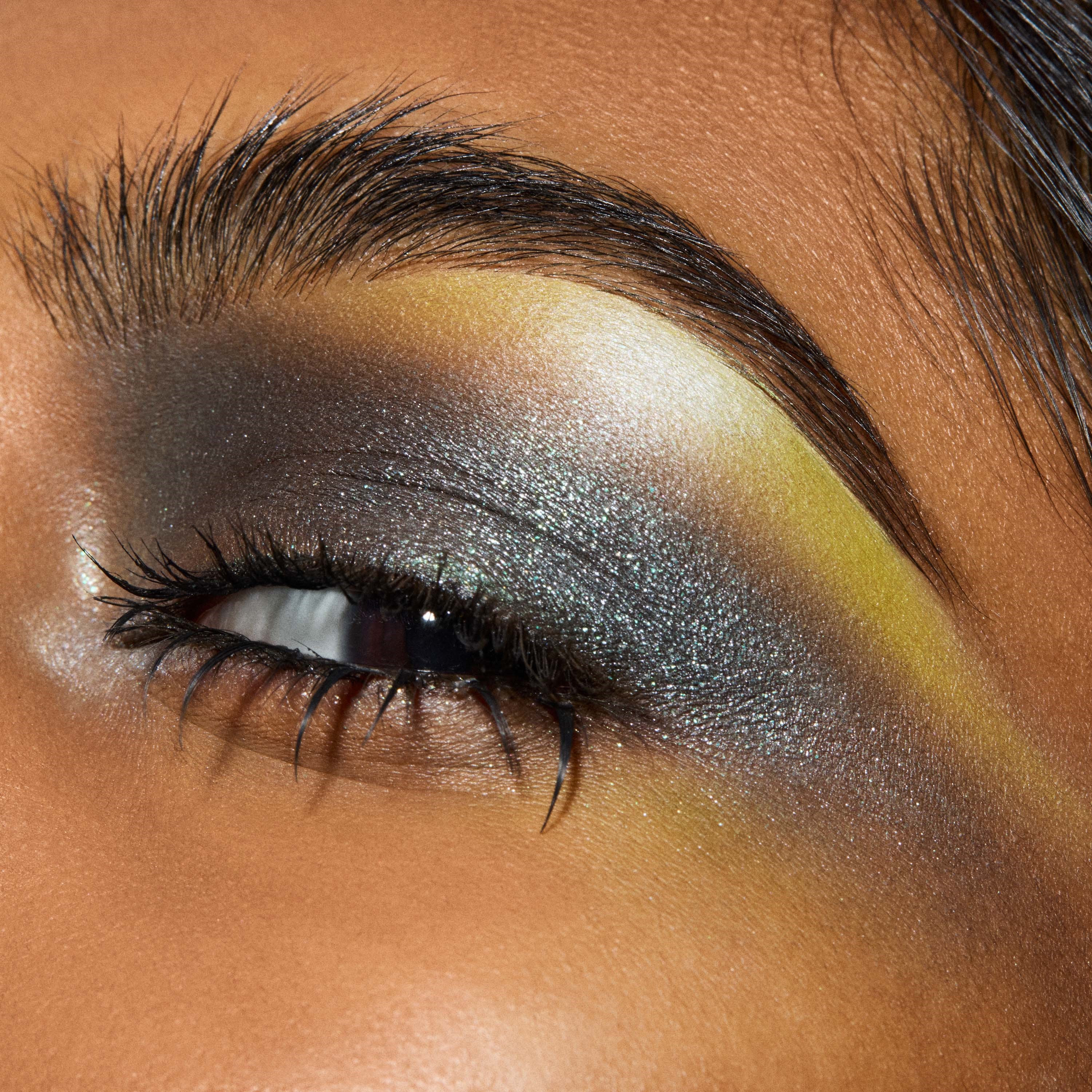 MAC Cosmetics Eye Shadow Glitter Private Jet (obrázok 3)