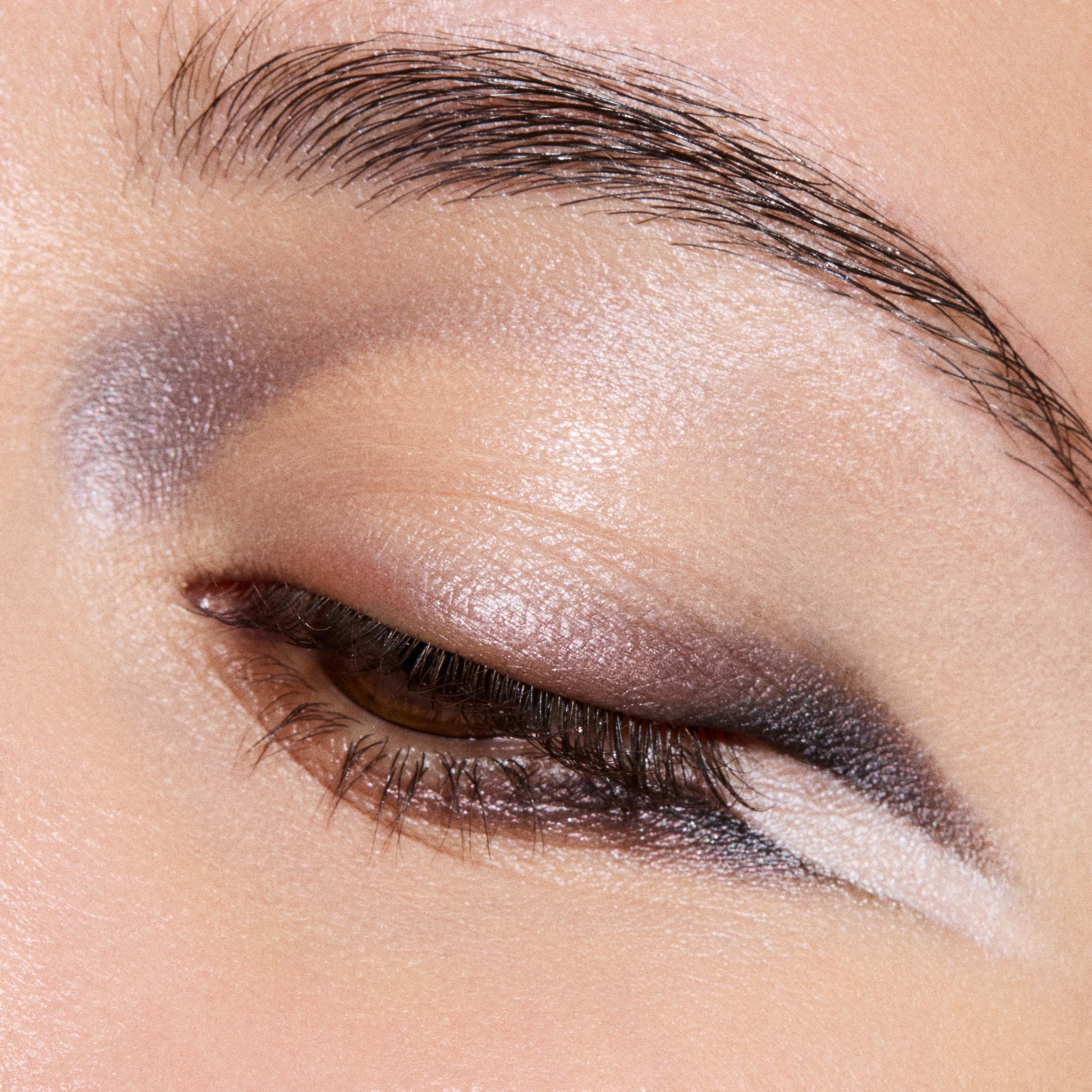 MAC Cosmetics Eye Shadow Metallic Bust (obrázok 3)