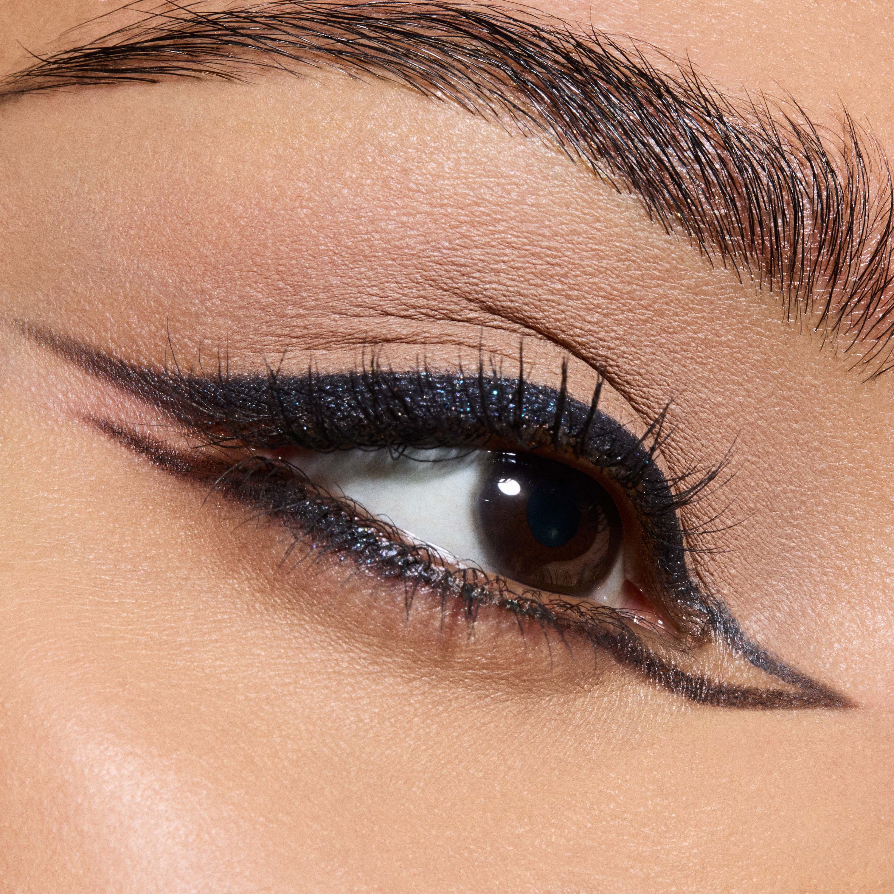 MAC Cosmetics Eye Shadow Metallic Illuminaughty (obrázok 3)