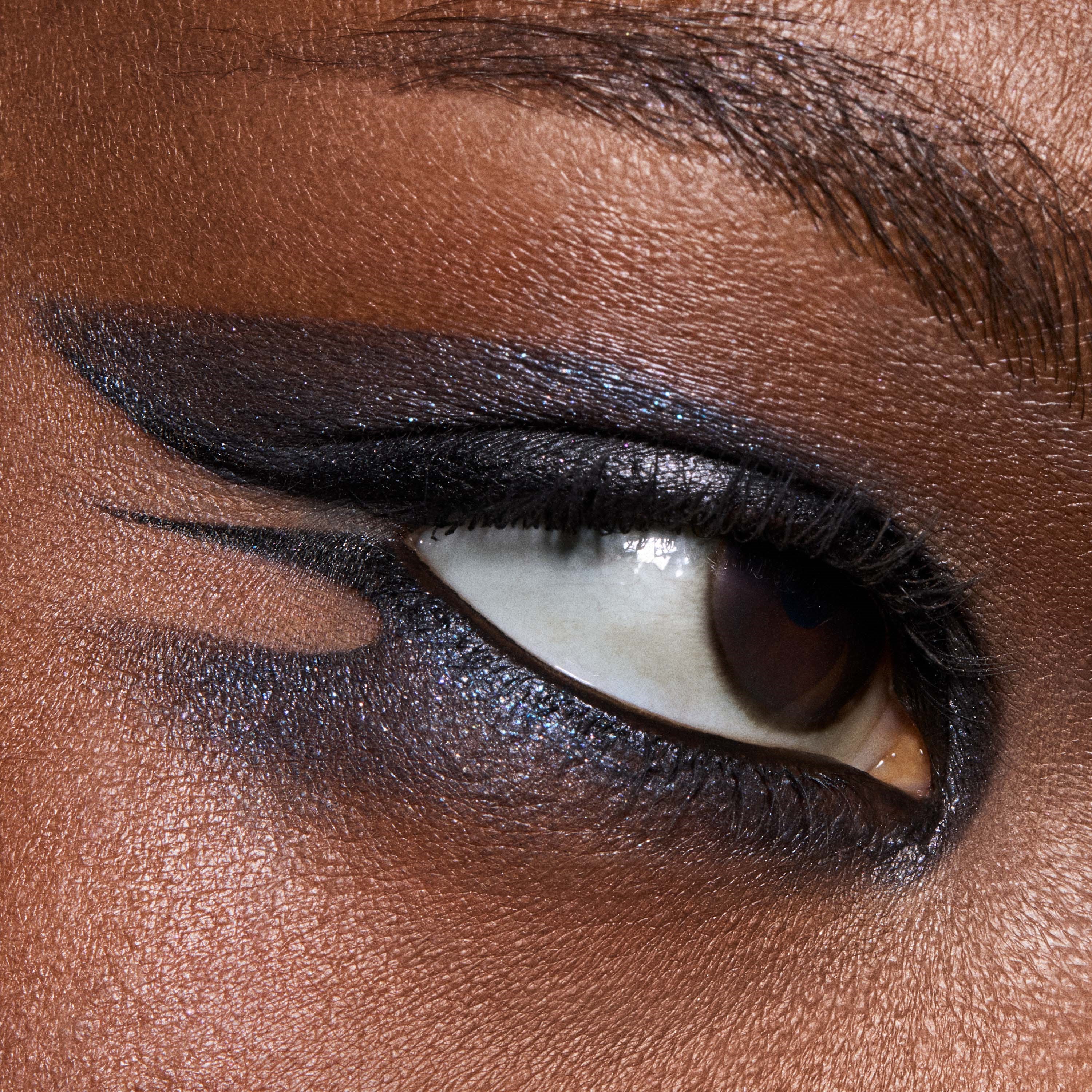 MAC Cosmetics Eye Shadow Metallic Illuminaughty (obrázok 4)