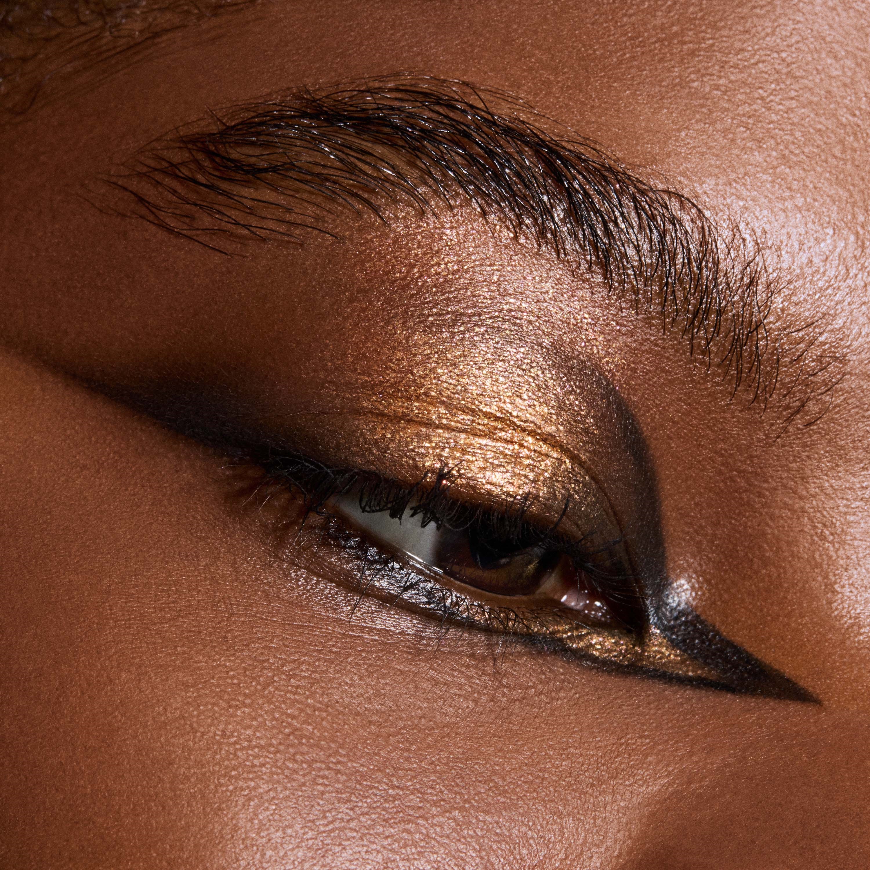 MAC Cosmetics Eye Shadow Metallic Object D'Art (obrázok 4)