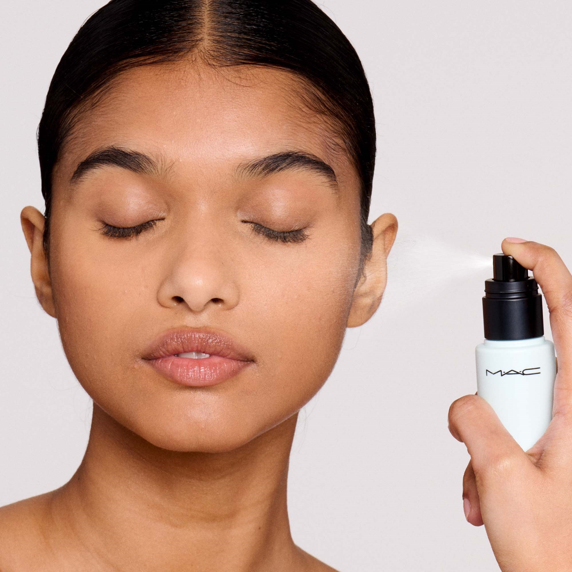 MAC Cosmetics Fix+ Stay Over Matte 24HR 30 ml (zdjęcie 5)