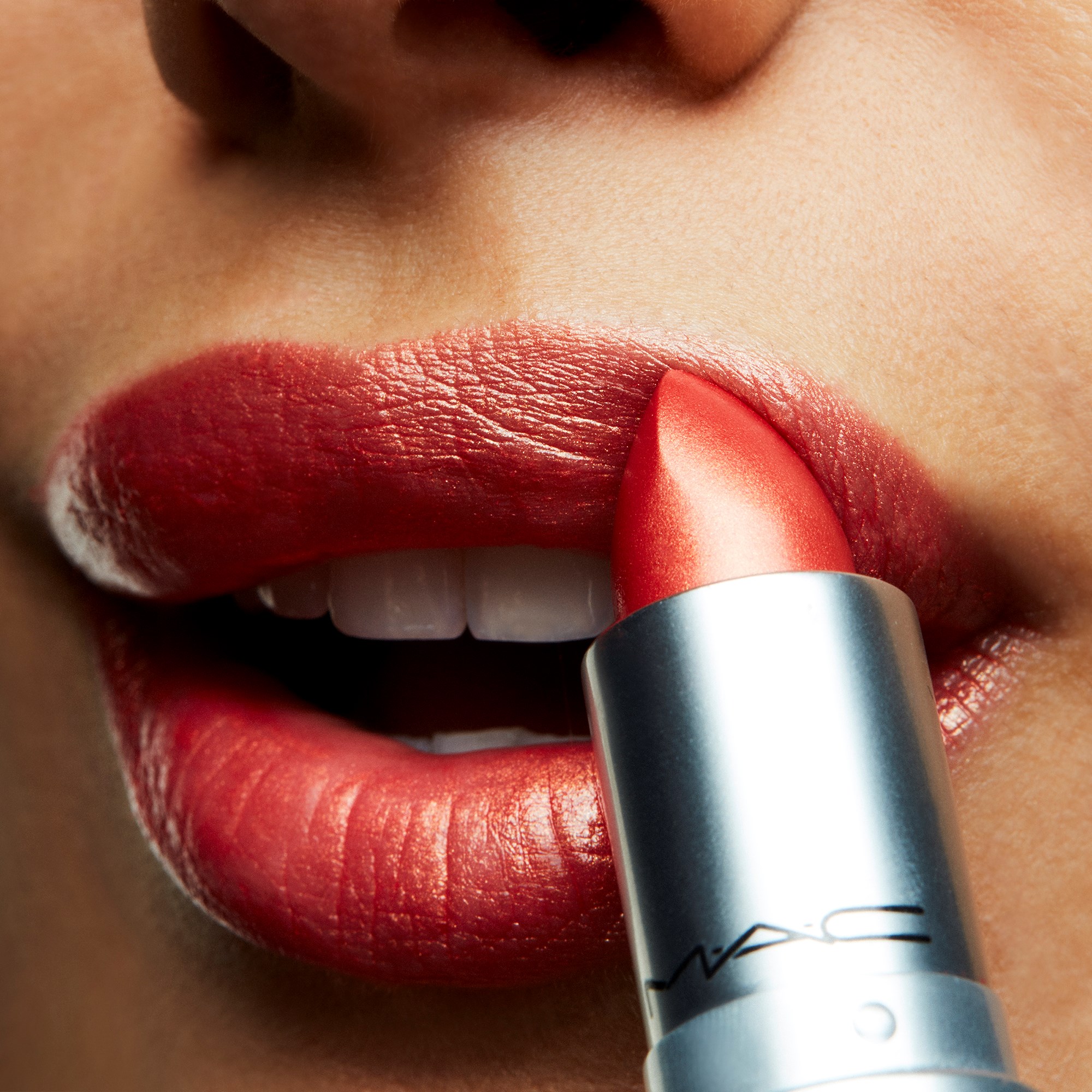 MAC Cosmetics Frost Lipstick Cb 96 (obrázok 3)