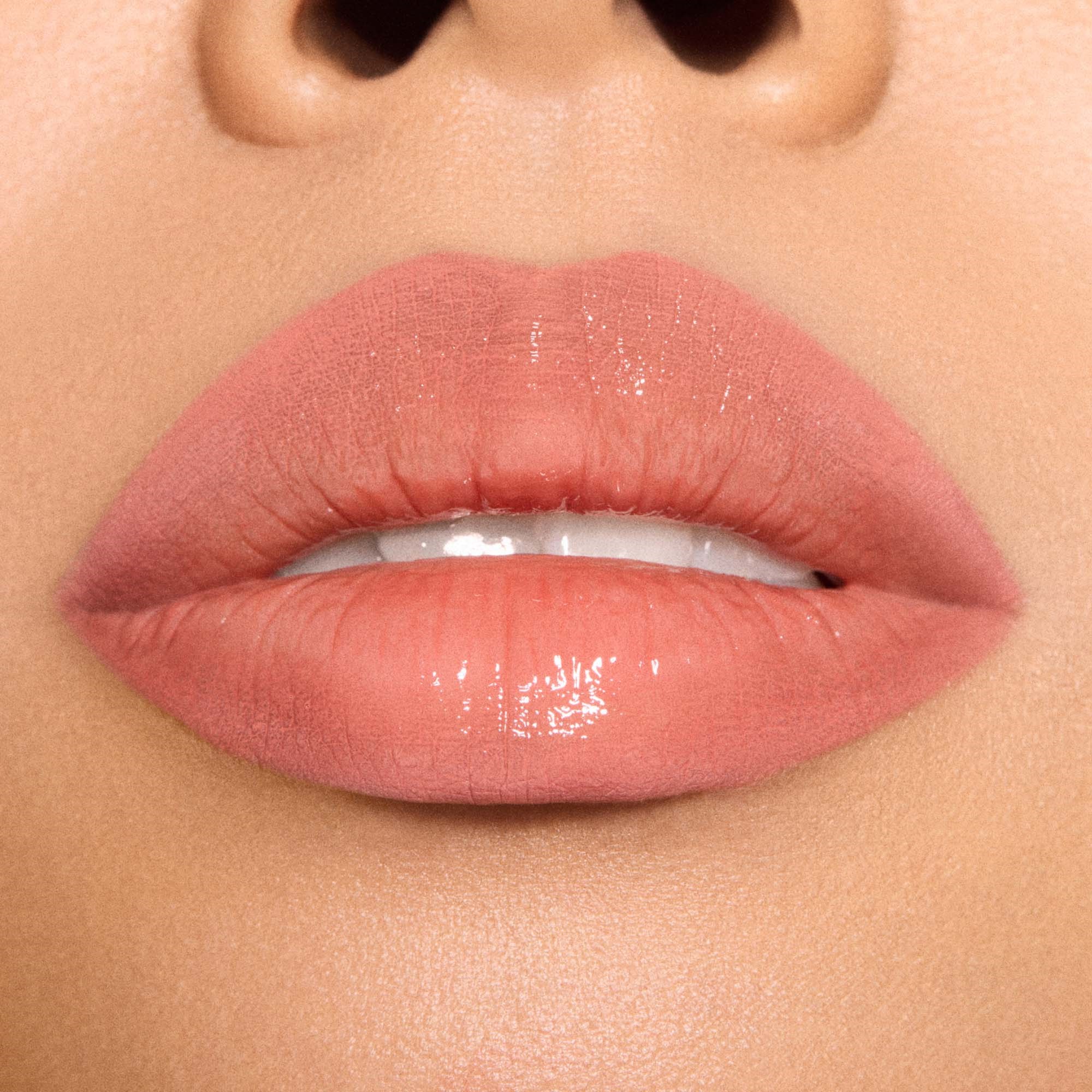 MAC Cosmetics Glossy Comfort Lip Combo (zdjęcie 4)