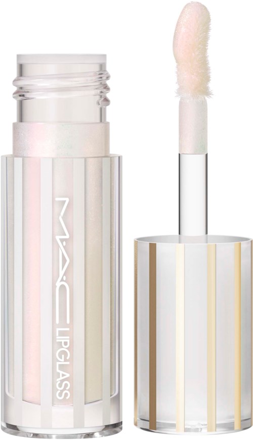 Een witte lippenstift met een goudgestreept ontwerp en een pluizige applicator buiten.