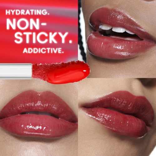 Een vrouw met glanzende, rode lippen en close-up van een rood lipgloss-huisje met tekst over hydratatie, niet-plakkerig, verslavend.