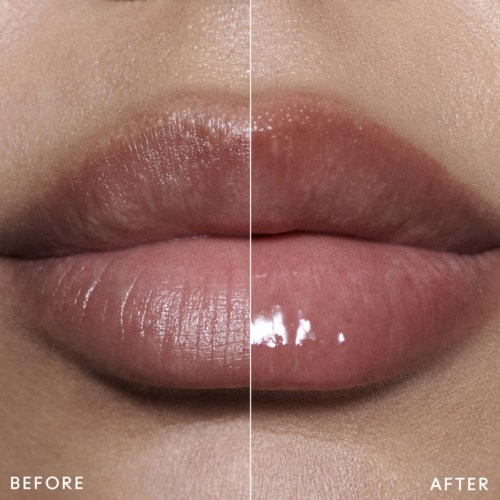 Close-up van lippen voor en na het aanbrengen van lipgloss, met glanzend en glad uiterlijk.