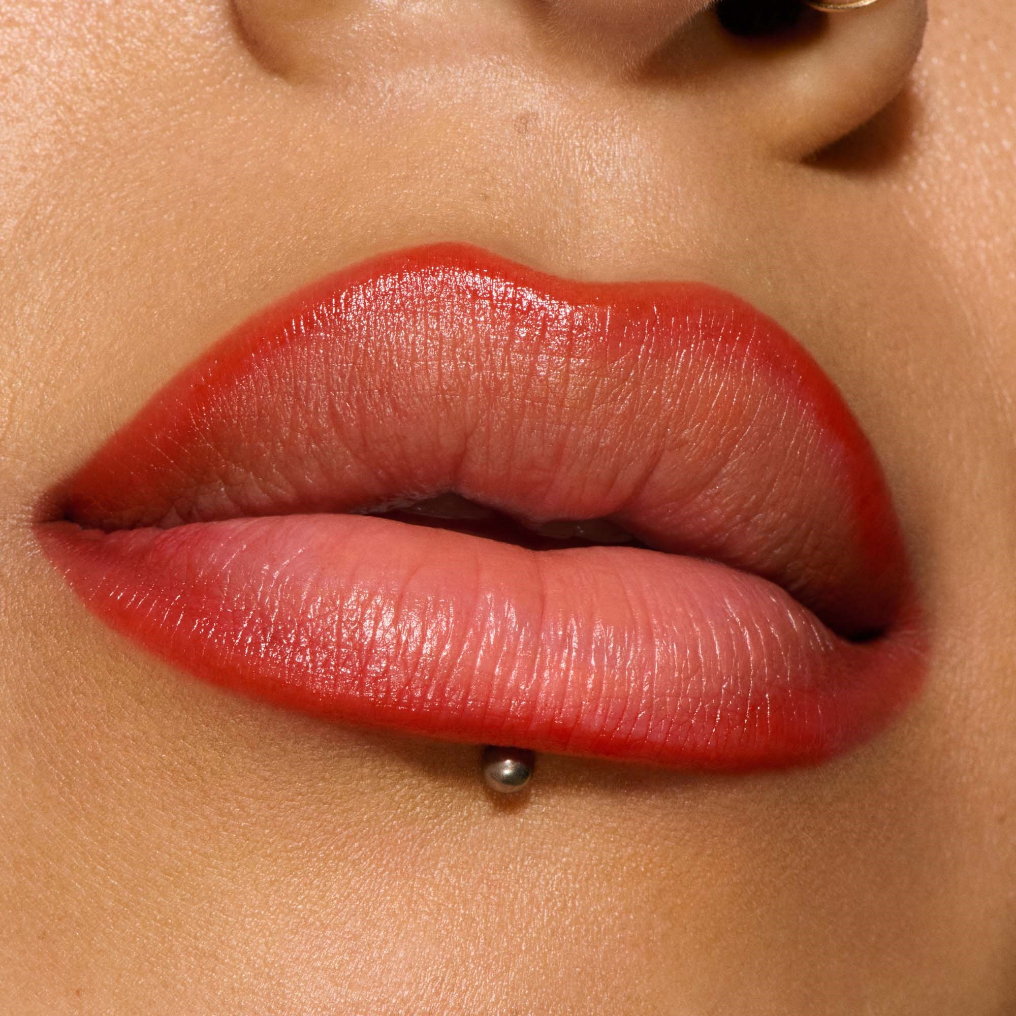 MAC Cosmetics Lipglazer Glossy Liner Lady Danger (obrázok 3)
