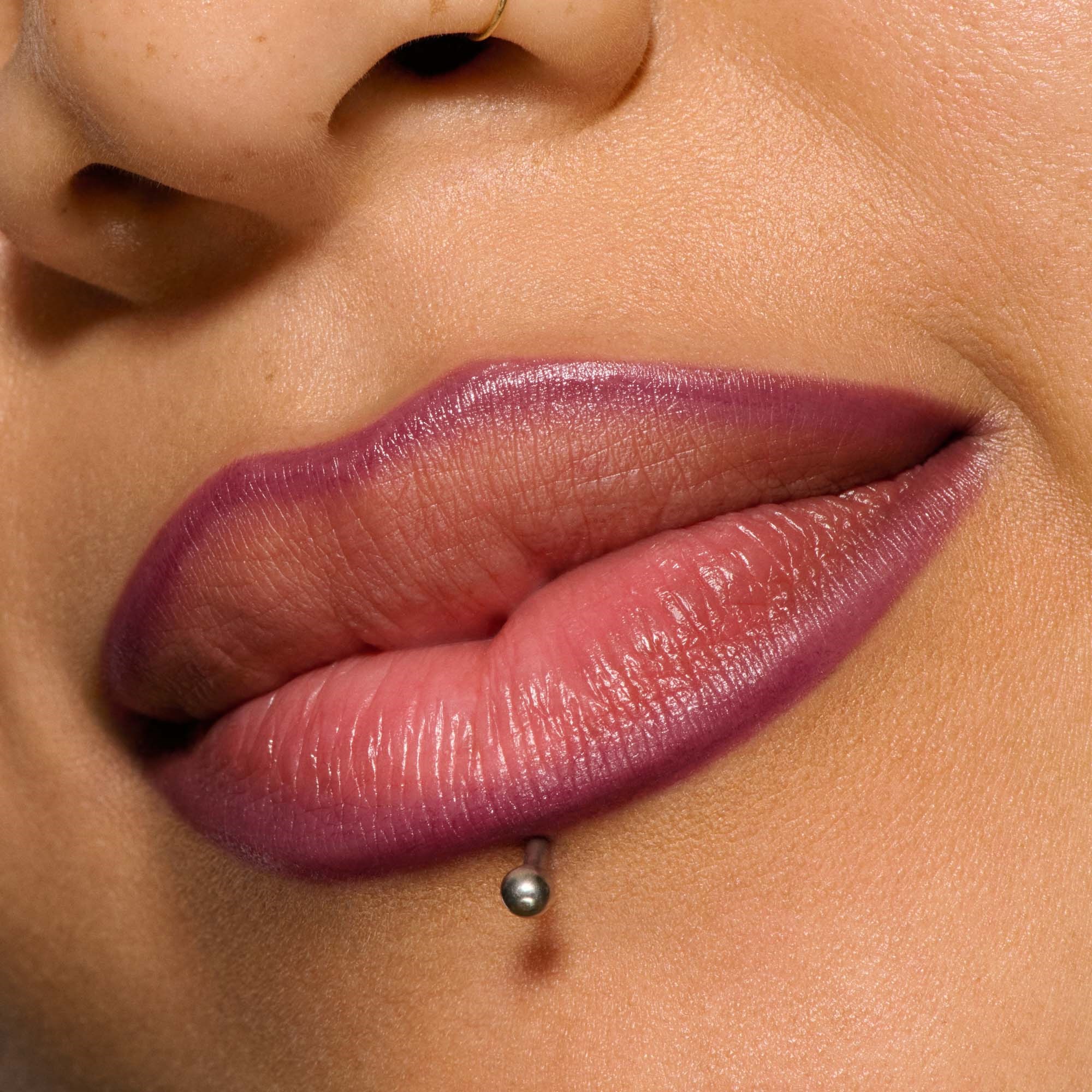 MAC Cosmetics Lipglazer Glossy Liner Nightmoth (obrázok 3)
