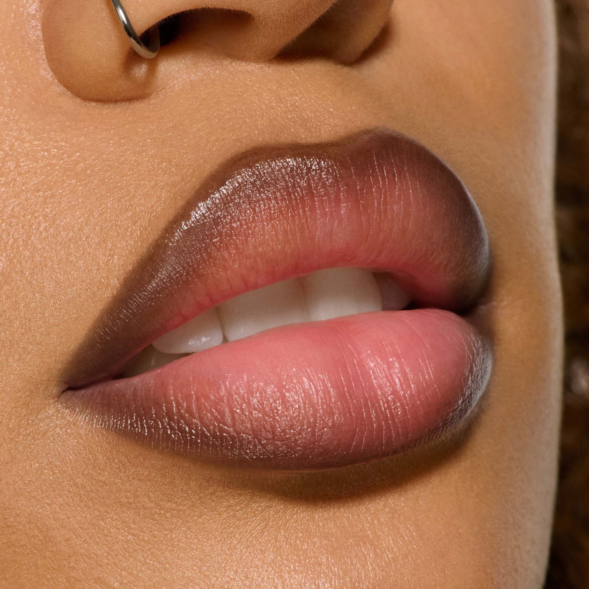 MAC Cosmetics Lipglazer Glossy Liner Root For Me! (obrázok 3)