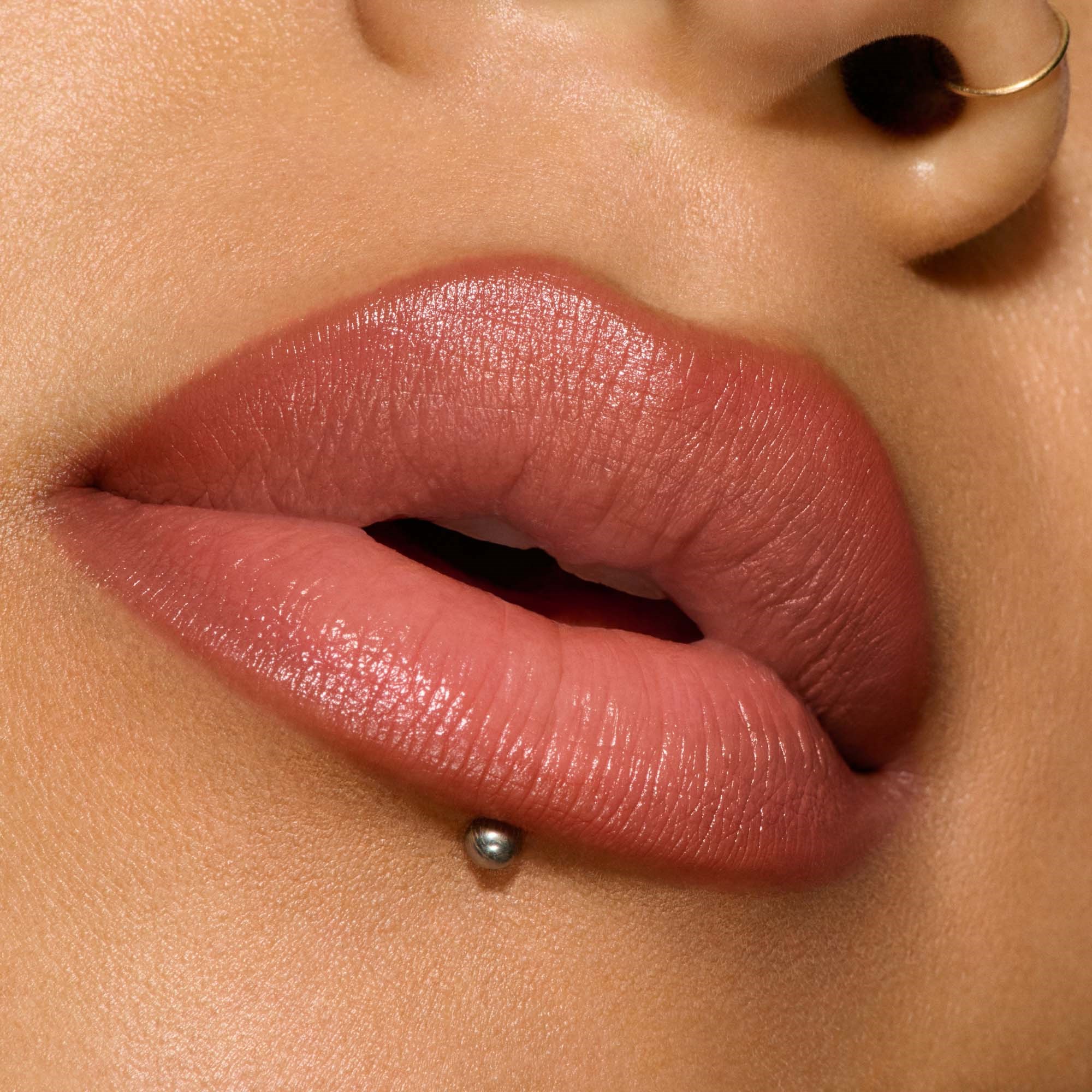 MAC Cosmetics Lipglazer Glossy Liner Velvet Teddy (obrázok 3)