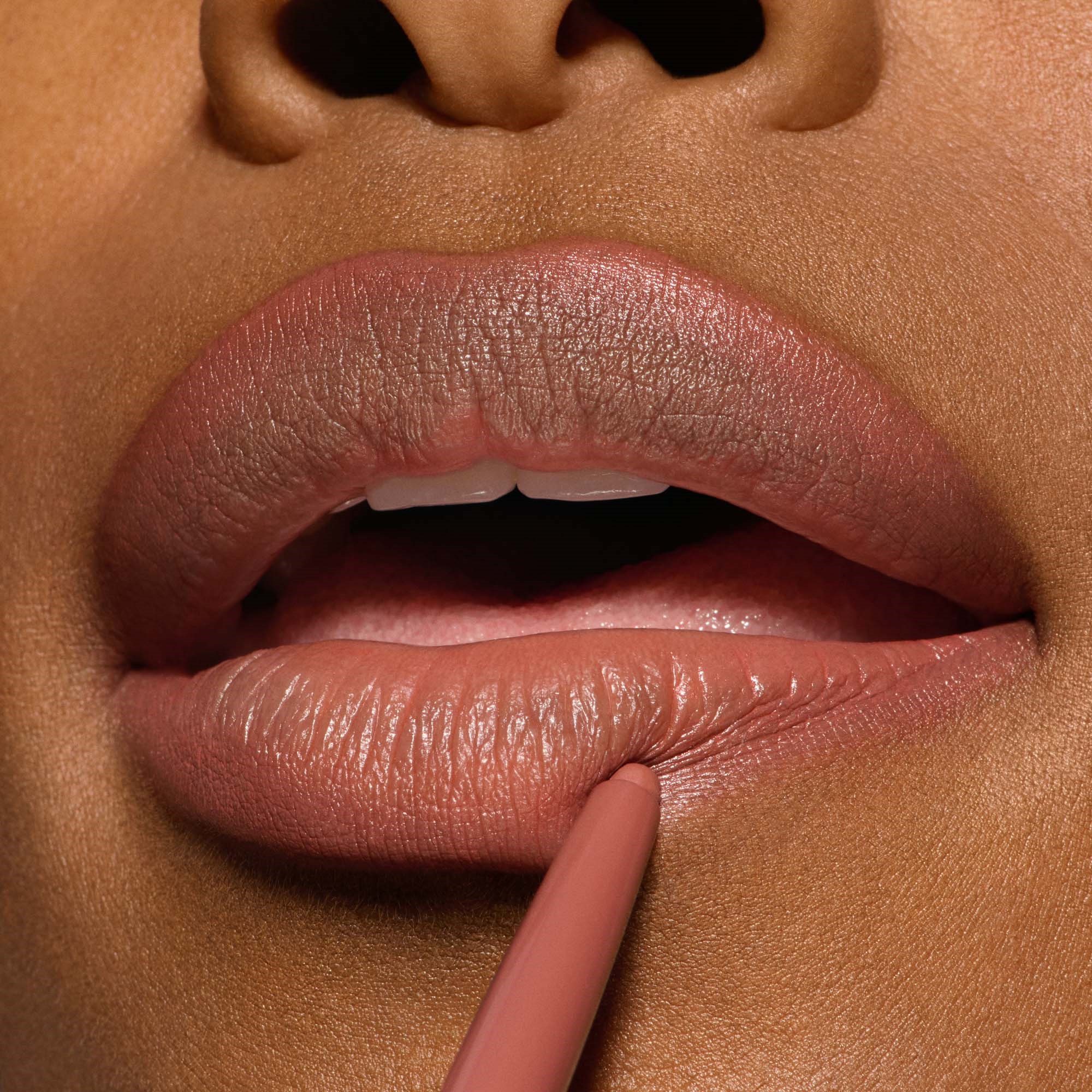 MAC Cosmetics Lipglazer Glossy Liner Velvet Teddy (obrázok 4)