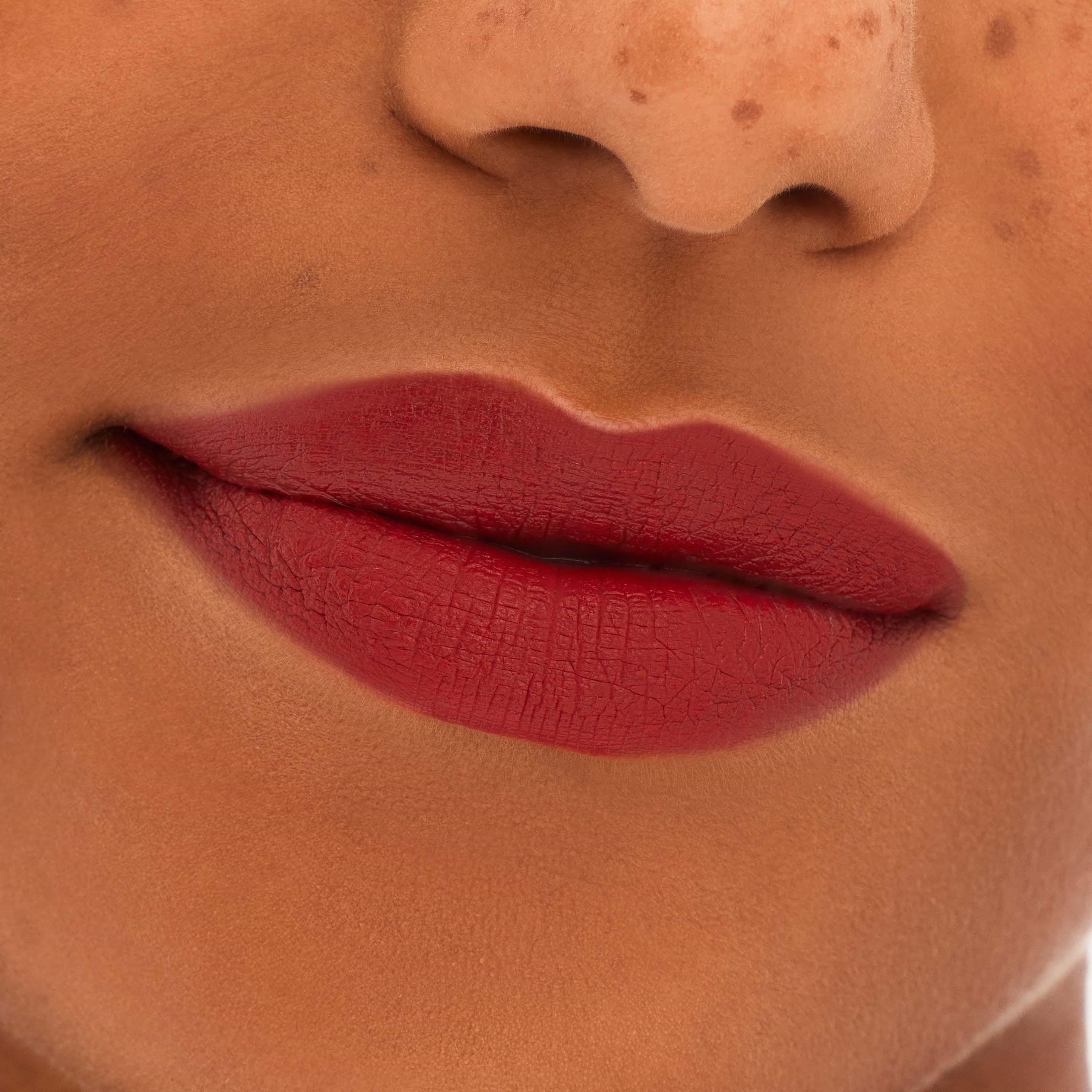 MAC Cosmetics Locked Kiss 24Hr Lipstick Extra Chili (obrázok 3)